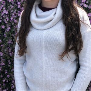 White loose turtle neck sweater